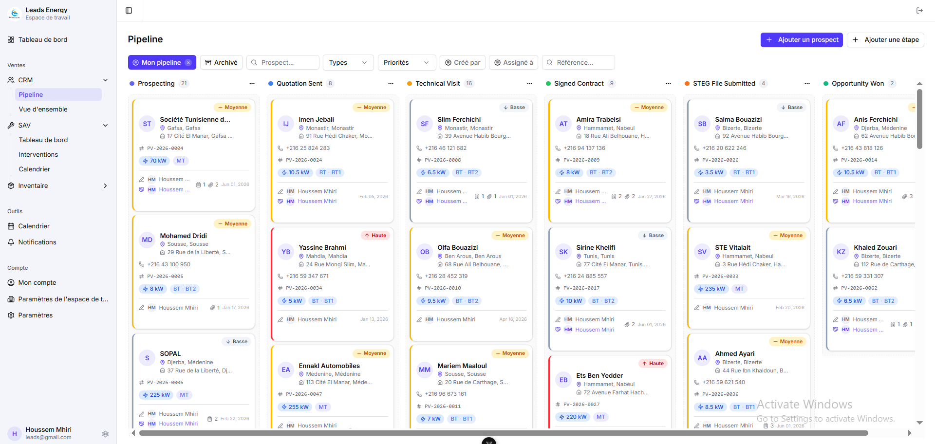 Solis System CRM pipeline: a drag-and-drop deal board where a solar installer moves photovoltaic projects between sales stages.